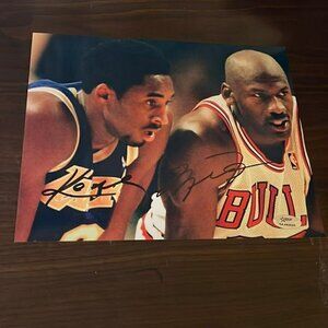 - Kobe Bryant michael Jordan signed 8x10 photo